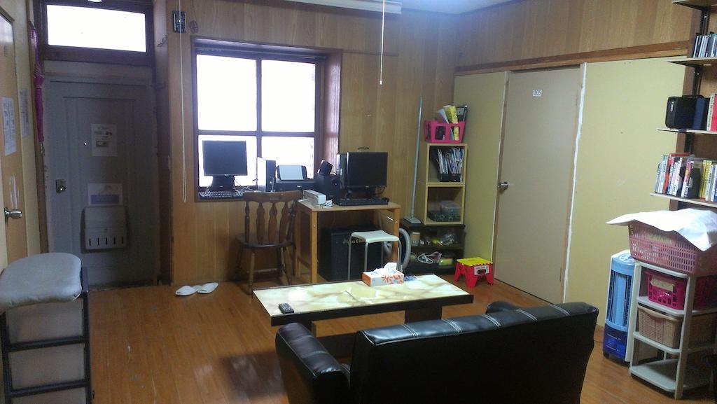 Koza Share House Hotel Okinawa Exterior photo